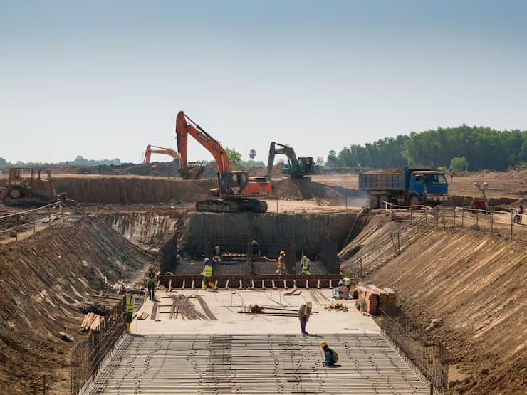 Site preparation and earthwork at an active excavation site